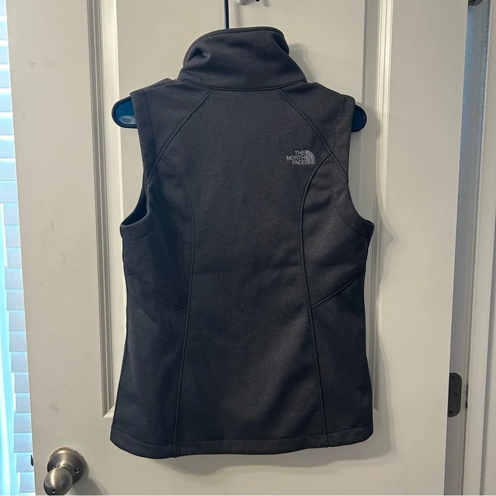 The North Face Women’s Vest For University hospitals Size Sm - Picture 5 of 8